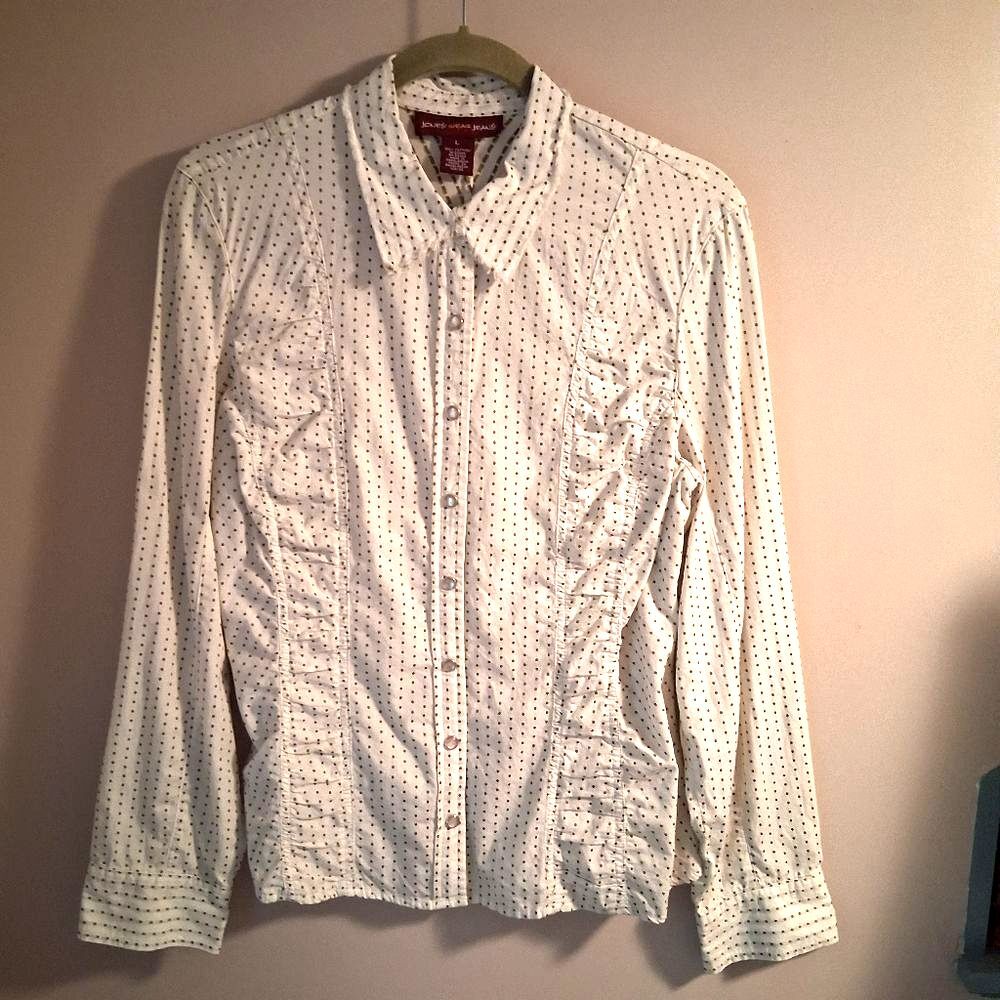 Jones Wear White Snap Up Blouse with Olive Green Polka Dots and Ruched Details